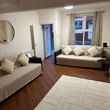 Two Bedroom House Free Parking リヴァプール エクステリア 写真