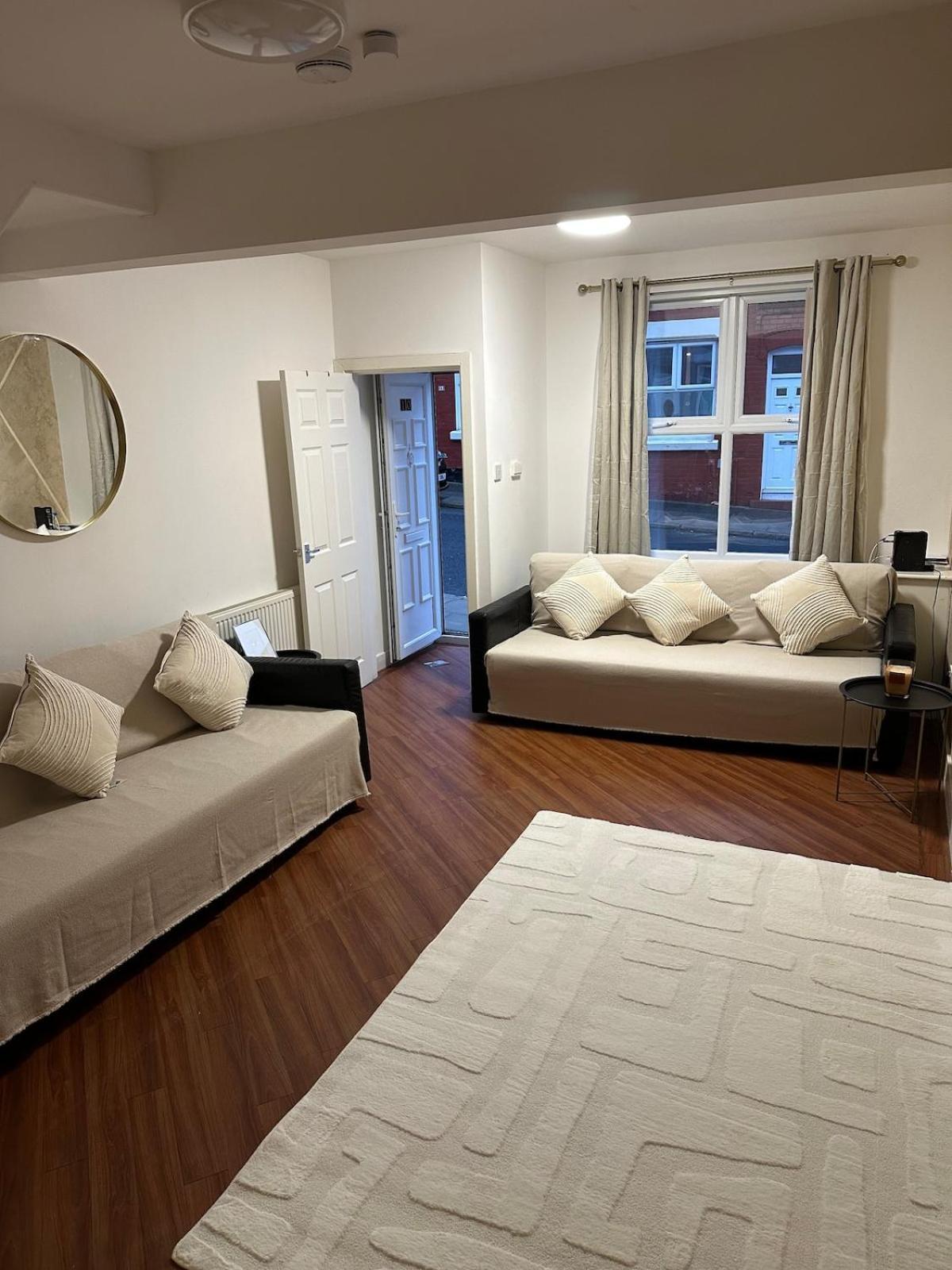Two Bedroom House Free Parking リヴァプール エクステリア 写真